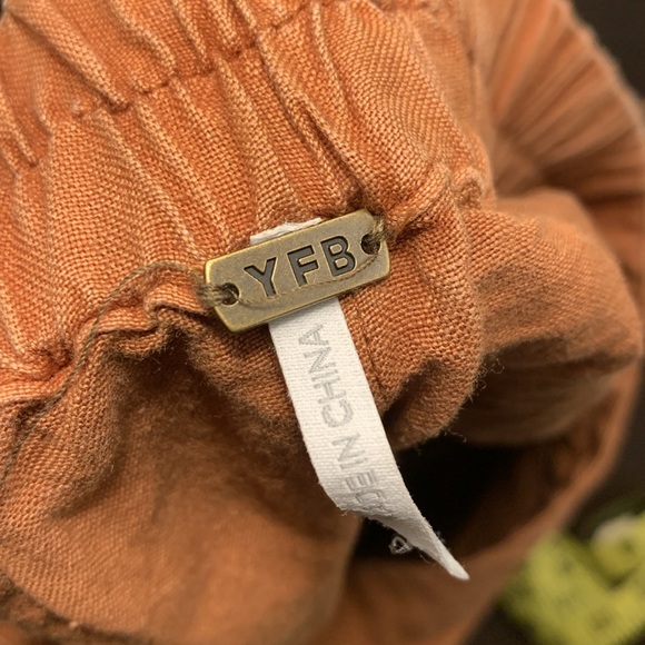 Linen scort - Picture 5 of 5